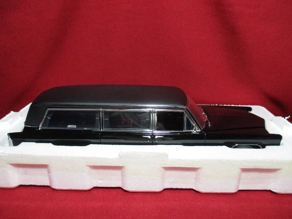 1:18 Scale 1966 Cadillac Limousine Hearse Greenlight Precision Diecast Model Car - Image 3 of 4