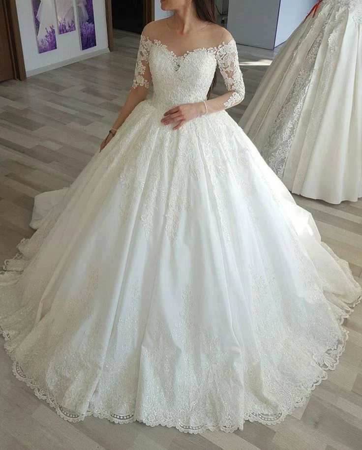 Vestidos de novia clásicos con apliques de encaje mangas 3/4 sin hombros descubiertos Foto 2 de 4