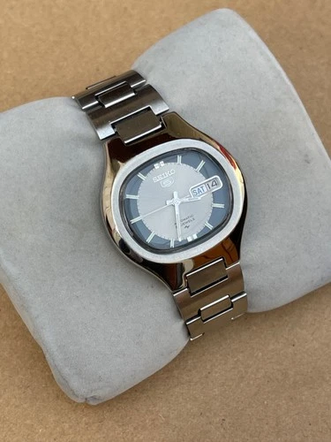 Seiko 5 7019-5010 Vintage 21J Automatic Day & Date Japan Men's Watch.
