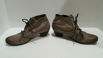 bata boots for womens