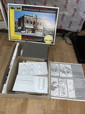 DPM Design Preservation Gold HO Scale Entertainment District Train Kit 403