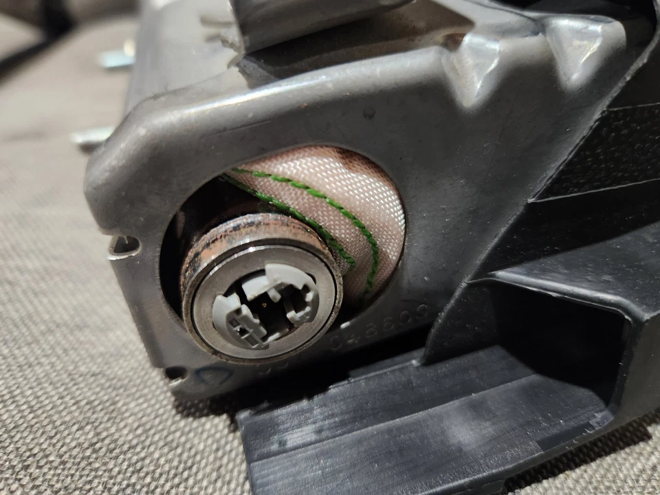 Rodilla delantera lado conductor izquierdo honda hrv 2023-2024-2025 color negro Foto 2 de 3