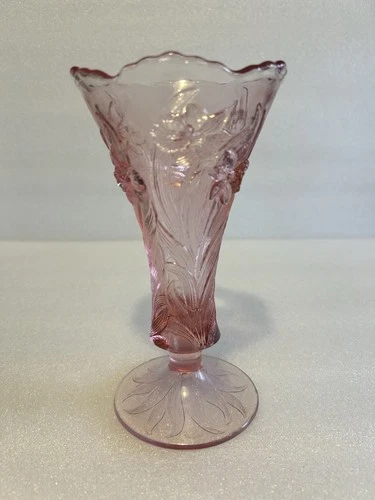 FENTON ART GLASS DUSTY ROSE PURPLE/PINK 7 1/2 " DAFFODIL VASE, 95TH ANNIVERSARY