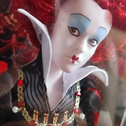 Alice in Wonderland Queen of Hearts Limited Edition Barbie