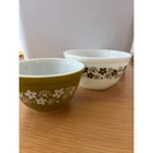 PYREX Spring Blossom Crazy Daisy 401 402 Bowls 1.5qt 1.5pt Style Green White Set