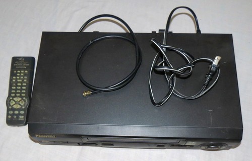 VCR de cine en casa Panasonic PV-V4601 plus+ reproductor de VCR plateado - con control remoto - Imagen 2 de 5