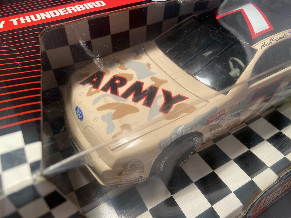 ERTL American Muscle escala 1:18 US Army #7 Alan Kulwicki Foto 2 de 4