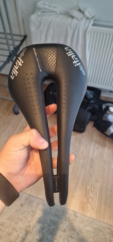 Selle Italia Novus Superflow Endurance Saddle ID Match Large Manganese Rails