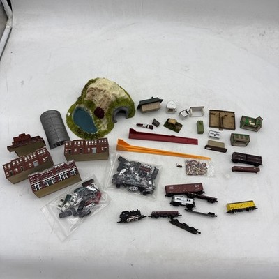 Locomotive Engine Z Scale Z Gauge Lot Trains Building Tunnel Cars People More