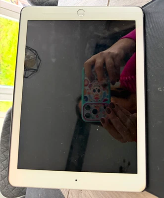 Apple iPad (9th generation) · 32GB · Wi-Fi