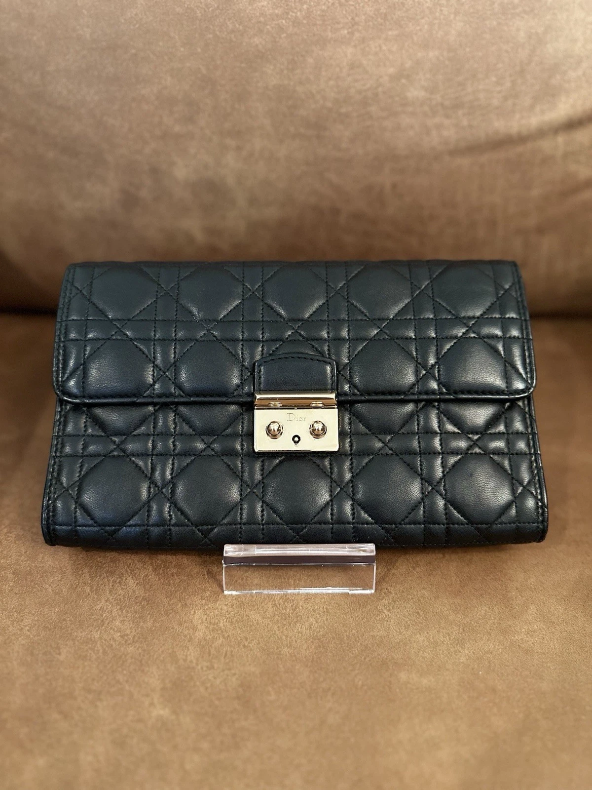 Pochette Dior noire matelassée en cuir d'agneau
