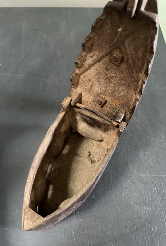 Antiguo mango de madera de hierro fundido triste plano, pestillo para pájaros con soporte para cuna - Imagen 9 de 11