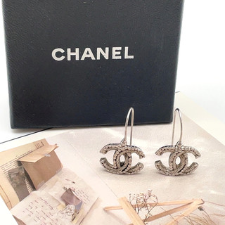 Auth Chanel Coco Mark 00A Engraved Silver Hook Swing Earrings W/Box WP060022