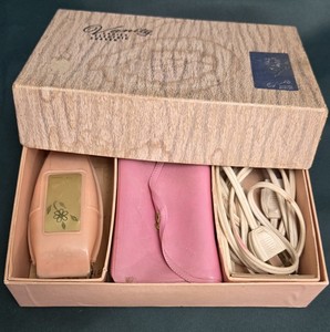 Vtg. Vanity Ladies Electric Razor In Original Box