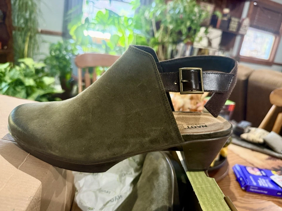 NAOT size 42 "Upgrade Style" Pecan Brown NEW IN BOX CLOGS/MULES - Image 2 of 4