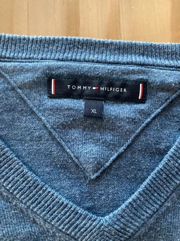 Pull Tommy Hilfiger bleu marine col V homme – Taille XL - Photo 3/3