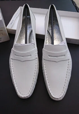 Marque JOHANN - MOCASSINS en CUIR BLANC - Pointure 40 - NEUVES - Photo 1/4