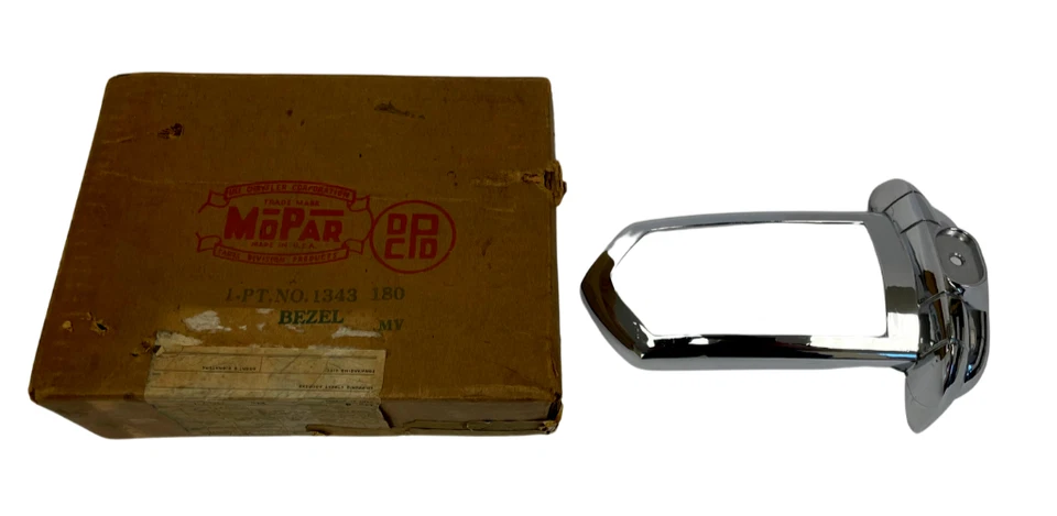 Dodge Custom Meadowbrook 1950 luz trasera izquierda lámpara bisel cromado 1343180 nuevo en stock Foto 2 de 4