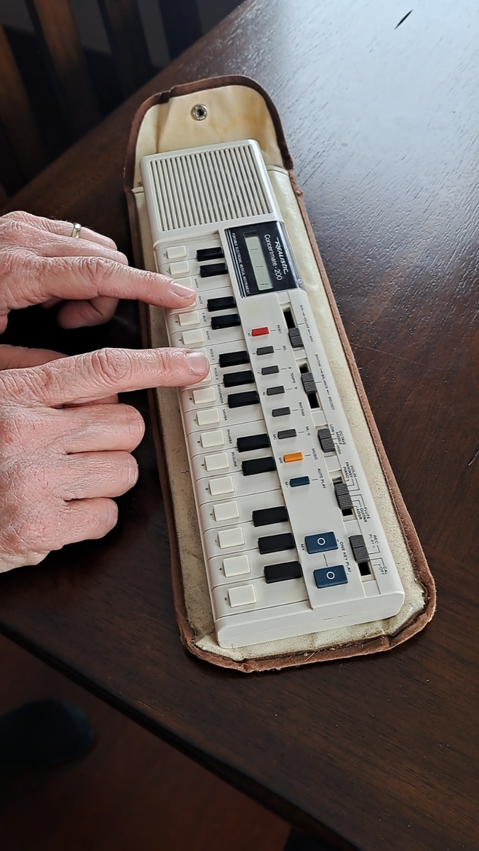 Realistic Concertmate 200 Electronic Keyboard Synthesizer Vintage