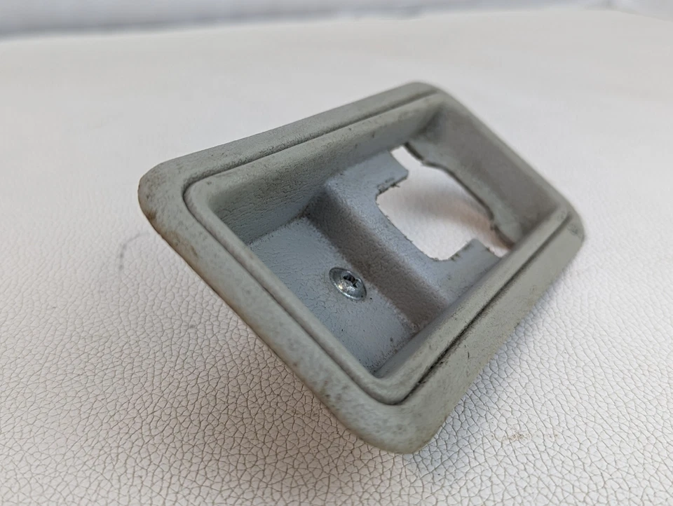 Bisel interior de manija de puerta Dodge Omni GLHT Plymouth Horizon D459AA3 Foto 3 de 4