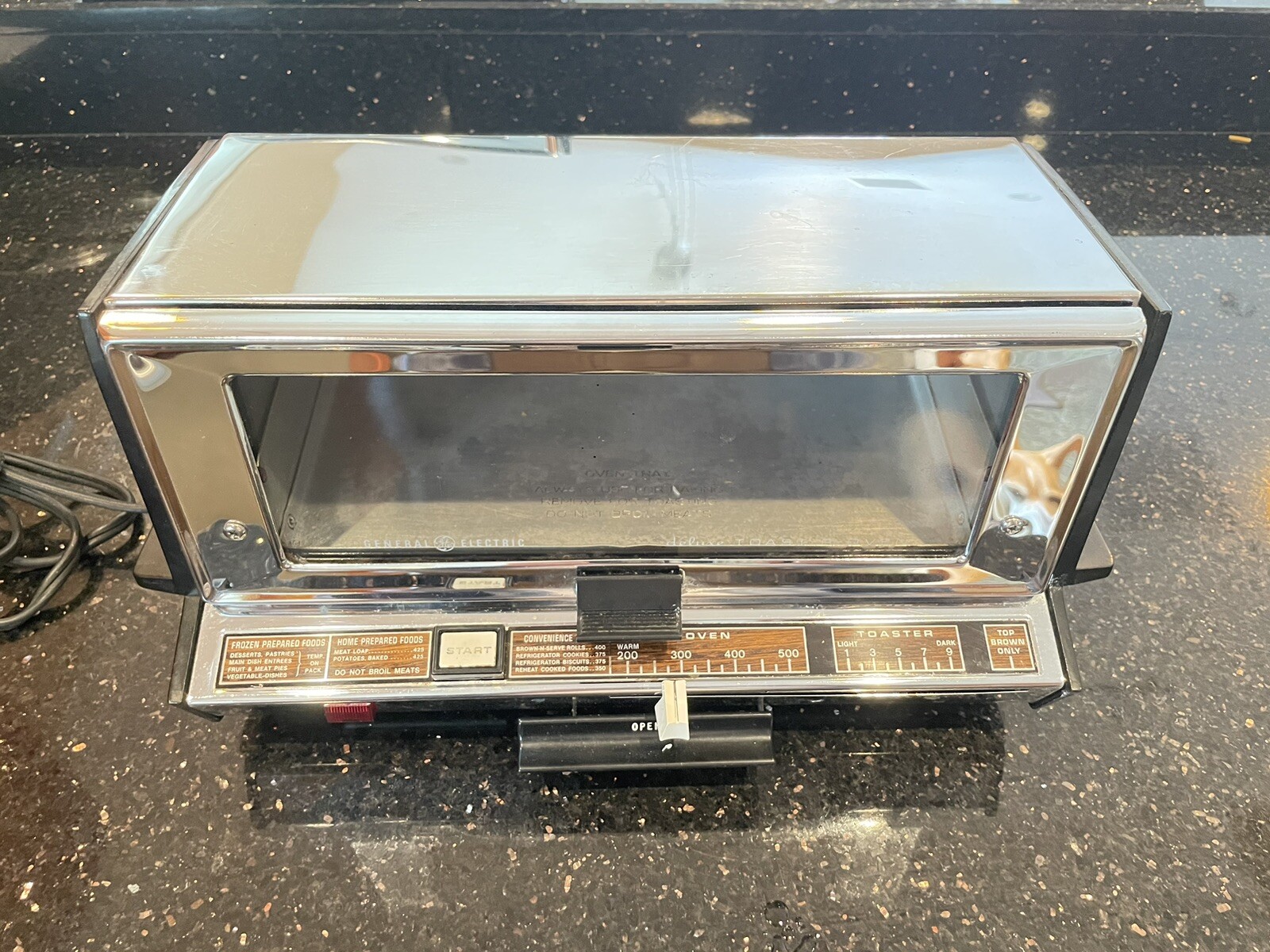 Vintage General Electric Deluxe ToastROven Toaster Working AT3 933