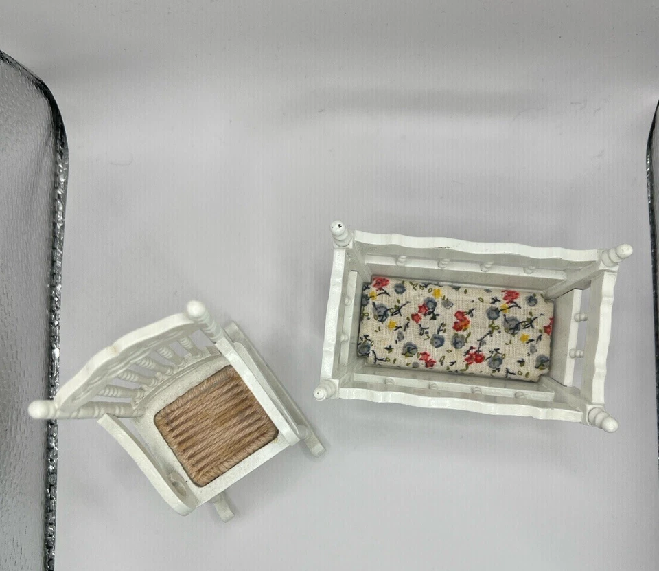 Mueble de cuna para casa de muñecas Melissa & Doug 6 piezas Foto 2 de 4