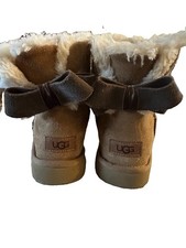 UGG Mini Bailey Bow Brown Suede Sheepskin Lined Ankle Bootie Women's US 7