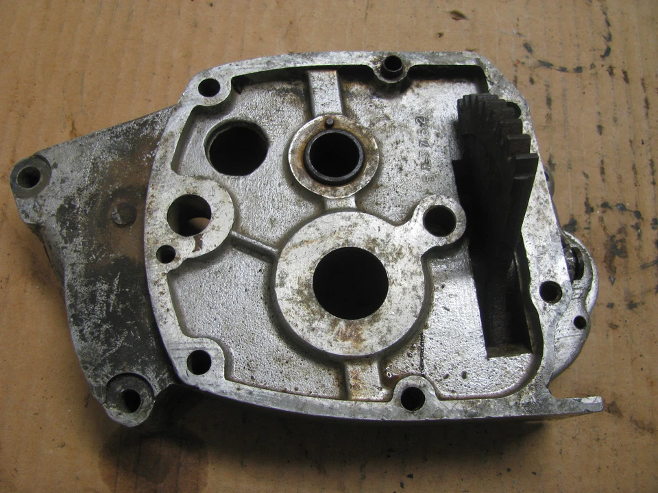 Cubierta interior de transmisión Triumph 650 Bonneville T120 TR6 Trophy Tiger 101717 Foto 2 de 4