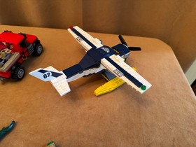 60070 LEGO Complete CITY: Water Plane Chase with minifigures