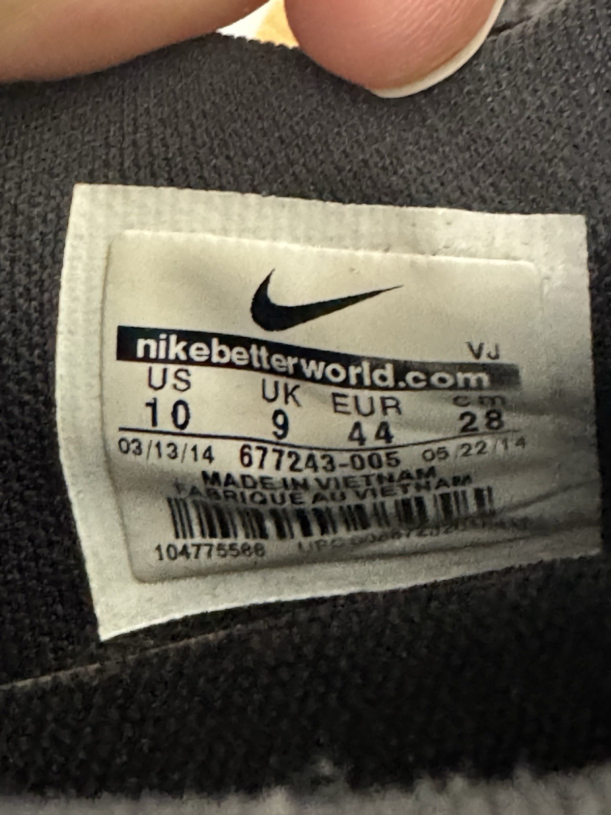 Nike Flyknit Roshe Run Sneakers Triple Black Men’s Size 10 (677243-005)
