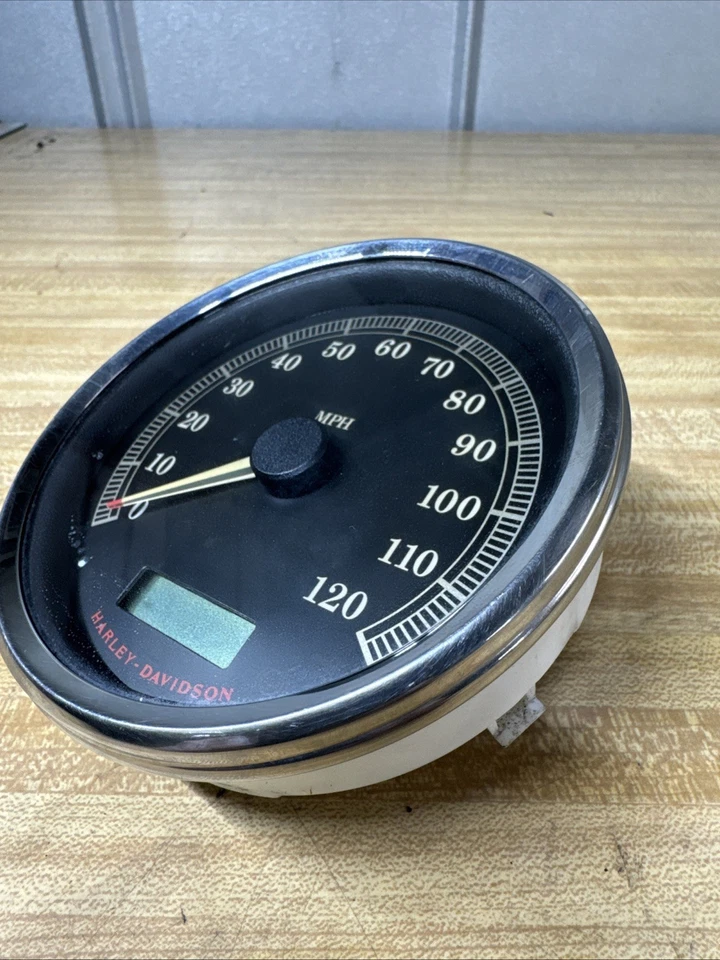 Harley-Davidson OEM Speedo Gauge Dyna Road King Softail - 67557-08A - Imagem 2 de 3