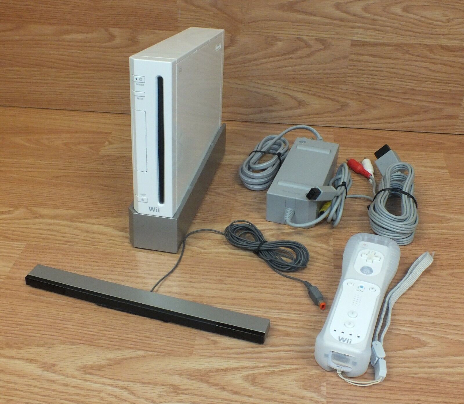 Nintendo Wii (RVL-001) White System / Console With Power Supply Bundle  (NTSC)