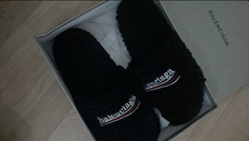 Balenciaga Men  s Black Fur slides US 10 brand new