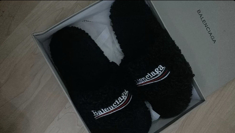 Balenciaga Men’s Black Fur slides US 10 brand new