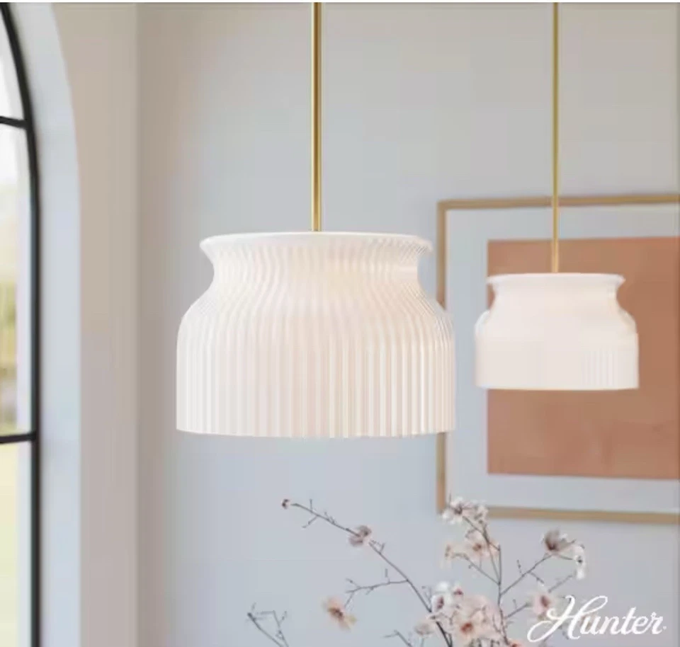 Colgante Hunter Harlowe 60 vatios 1 luz de lujo dorado sombreado claro pantalla de vidrio blanco Foto 2 de 4