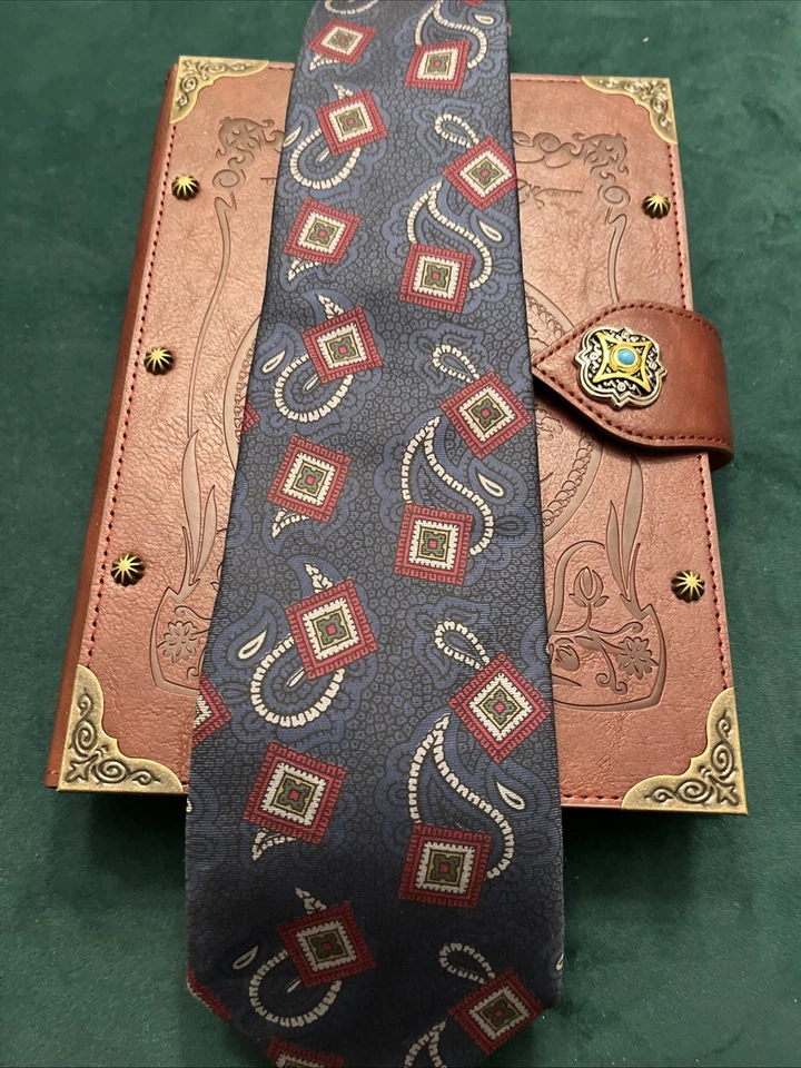 Corbata vintage para hombre Kuppeheimer azul marino cachemir geométrica 100 % seda hecha en EE. UU. Foto 2 de 4