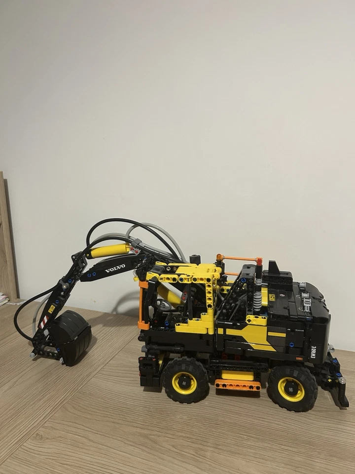 LEGO Technic 42114 6x6 Volvo Articulated Hauler, photo 2 sur 3