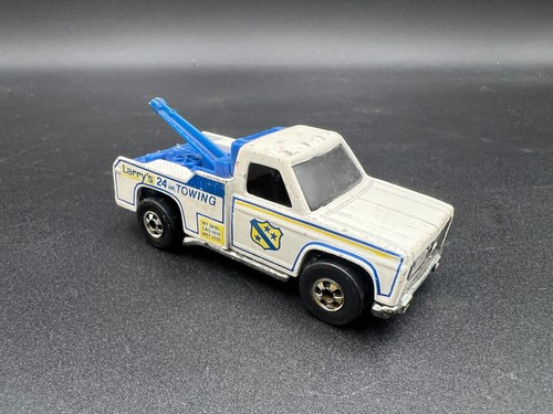 Grúa Ramblin Hot Wheels de colección paredes negras blancas colores voladores forma rota - Imagen 2 de 4