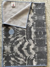 Manduka Yogitoes Skidless Yoga Mat Towel 24 x...