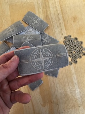 Authentischer Stone Island beige Abzeichen Patch mit beigen Knöpfen