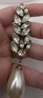 Vintage Glamorous Silver Tone Rhinestone Faux Pearl Drop Lapel Scarf Pin Brooch — photo 4