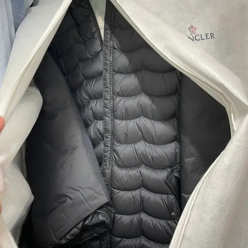 Moncler Bazinar 12 Kids Jacket - Excellent Condition thumbnail 5