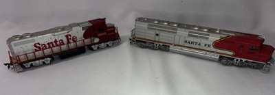 AHM HO Santa Fe FP-45 Powered Diesel Locomotive #1456 And  GP38 Diesel