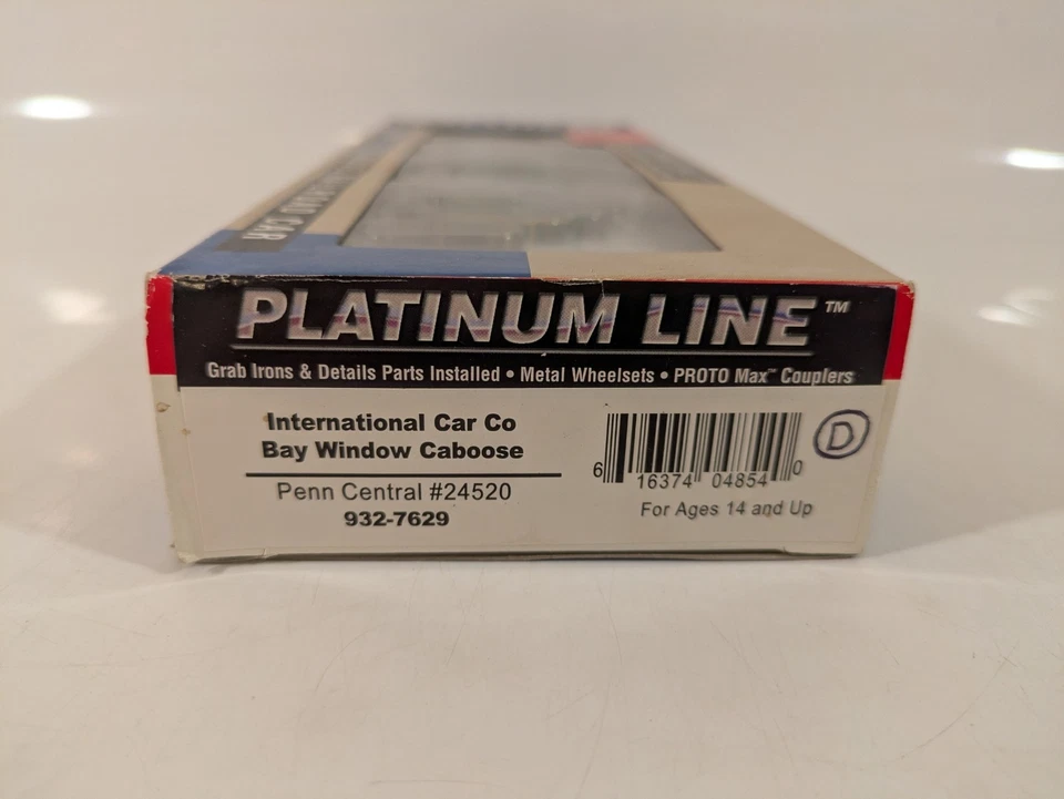 HO Penn Central International Car Co Bay Window Caboose NIB NOS # 932-7629 - Image 3 of 3