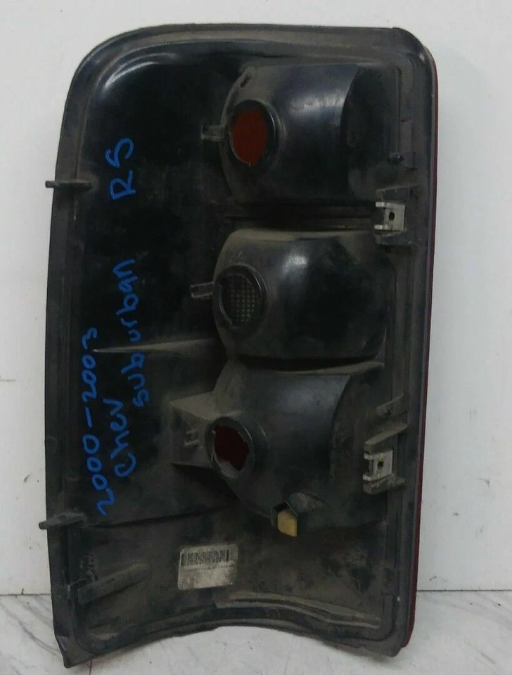 Chevy Suburban GMC Yukon 2000-2003 pasajero derecho luz trasera luz trasera Foto 4 de 4