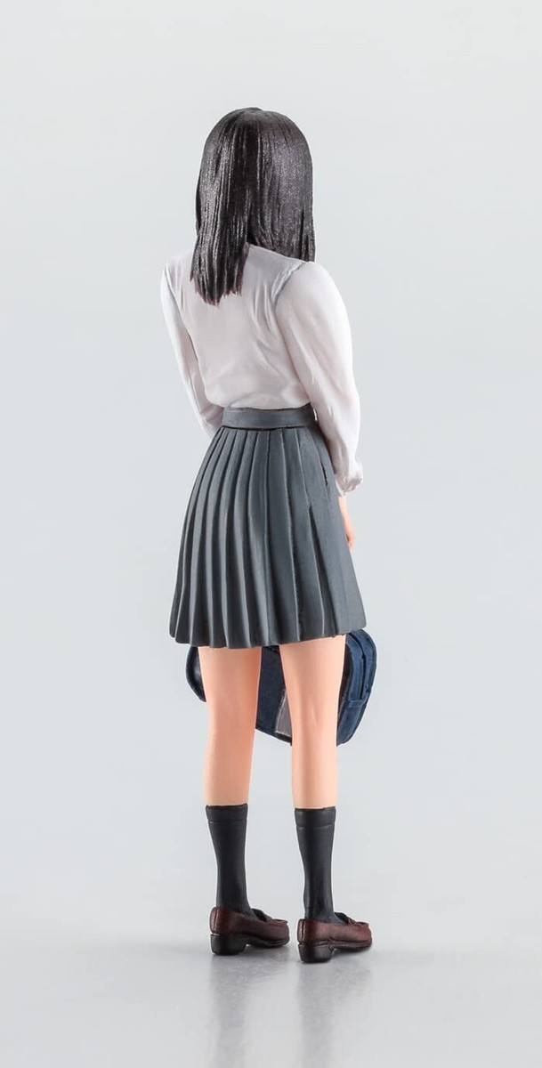 Hasegawa 1/24 kit Mini Crossover with Schoolgirl Figure JP 10428