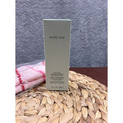 Mary Kay Mint Bliss Energizing Lotion for Feet & Legs with Cozy Socks Gift Set