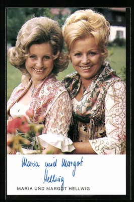 AK Musikerinnen des Duos Maria und Margot Hellwig in Tracht, Autograph 