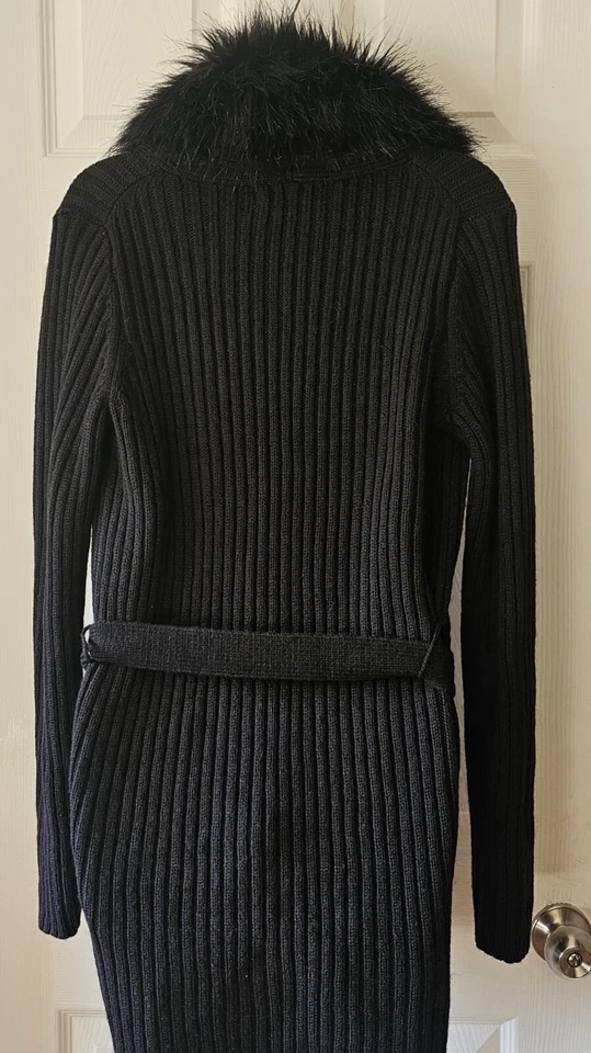 Cardigã suéter Michael Kors preto pele sintética com nervuras tamanho pequeno moda  - Imagem 4 de 4