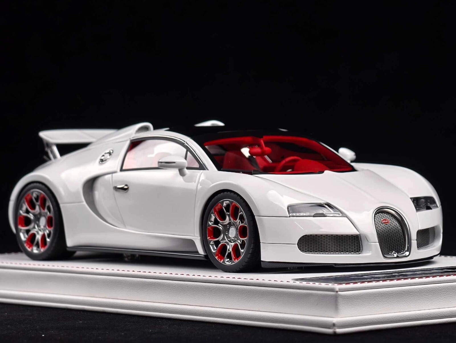 Bugatti Veyron Grand Sport (Gloss White) [Davis & Giovanni] 1:18 scale